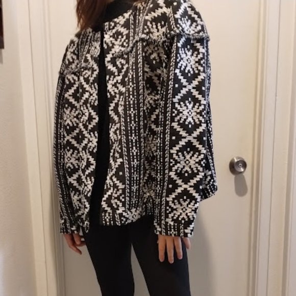 Who What Wear Southwest Fringe Coat, size probably large - Picture 2 of 4